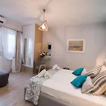 Lefkas & *